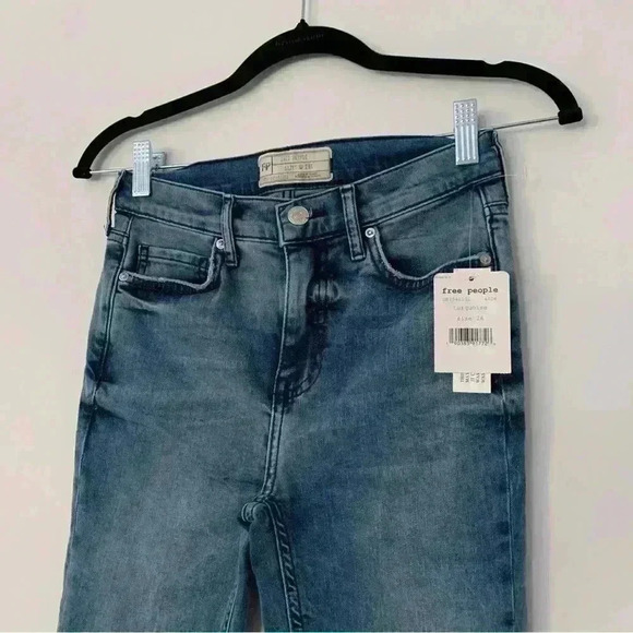 Free People Women's Mid-Rise Skinny Jeans Size 26 Long - Picture 2 of 12
